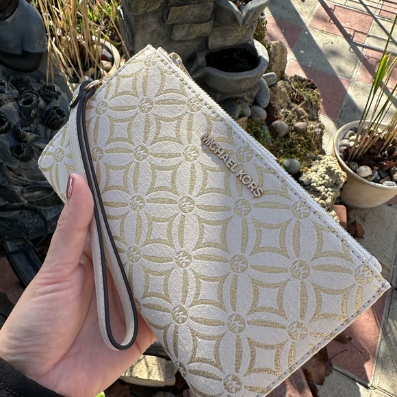 Michael Kors Patterned Women's Bag Set - Picture 11 of 16